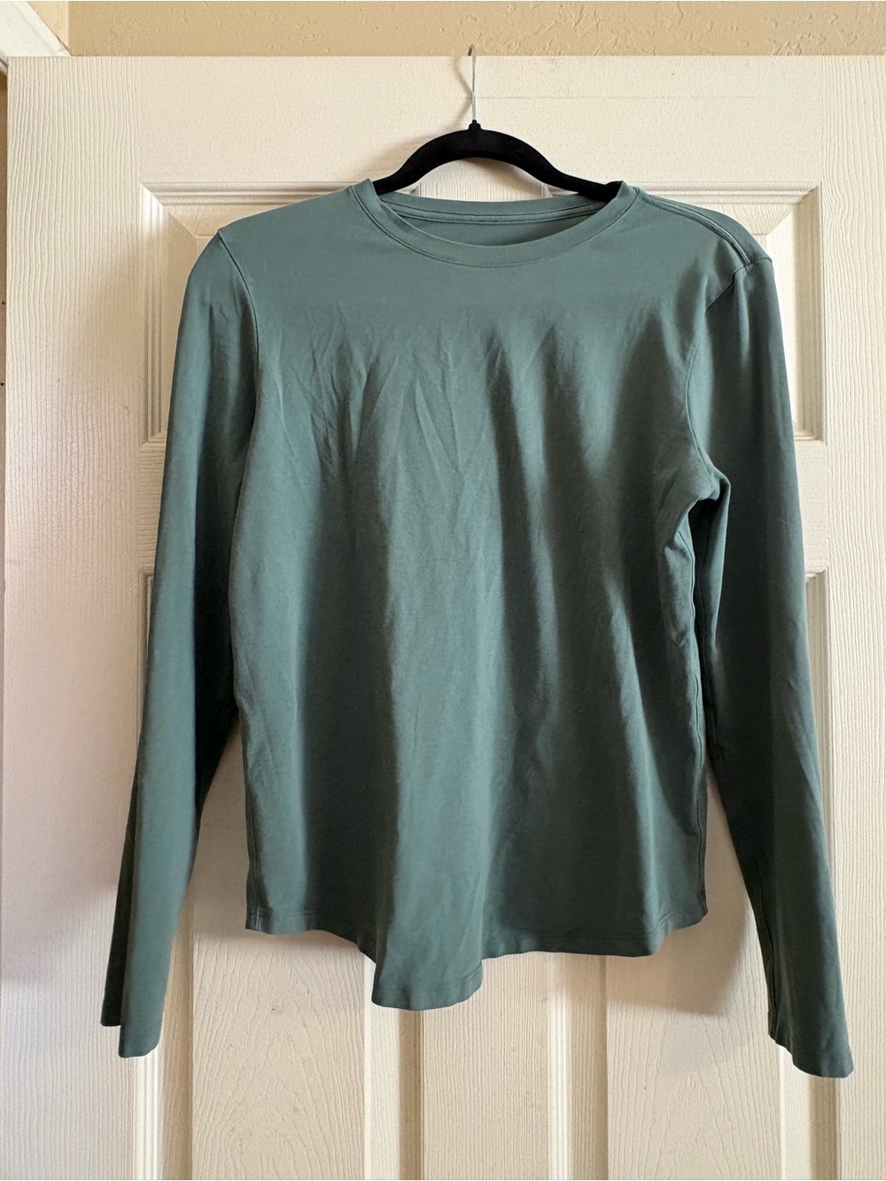 Lululemon Women’s Long Sleeve Crew Neck Shirt Sage Green Size M Estimated